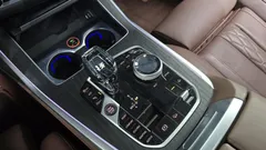 2022 BMW X7 xDrive 40i Design Pure Excellence 7-Seater, белый — фото 9