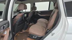 2022 BMW X7 xDrive 40i Design Pure Excellence 7-Seater, белый — фото 11
