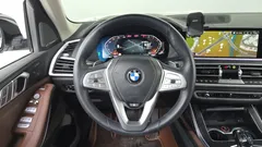 2022 BMW X7 xDrive 40i Design Pure Excellence 7-Seater, белый — фото 13