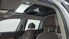 2022 BMW X7 xDrive 40i Design Pure Excellence 7-Seater, белый — фото 19