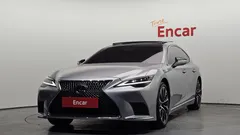 2022 Lexus LS 3.5 Luxury AWD, серебристый — фото 1