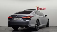 2022 Lexus LS 3.5 Luxury AWD, серебристый — фото 2