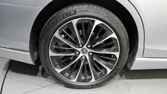 2022 Lexus LS 3.5 Luxury AWD, серебристый — фото 5