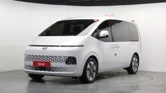 2022 Hyundai Staria 4WD Tourer 9-Seater — фото 1