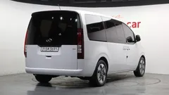 2022 Hyundai Staria 4WD Tourer 9-Seater — фото 2