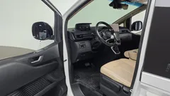 2022 Hyundai Staria 4WD Tourer 9-Seater — фото 10