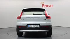 2023 Volvo XC40 B4 Ultimate Bright, белый — фото 4