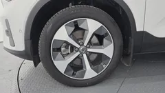 2023 Volvo XC40 B4 Ultimate Bright, белый — фото 5