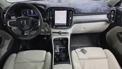 2023 Volvo XC40 B4 Ultimate Bright, белый — фото 7