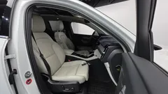 2023 Volvo XC40 B4 Ultimate Bright, белый — фото 10