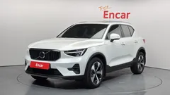 2023 Volvo XC40 B4 Ultimate Bright, белый — фото 11