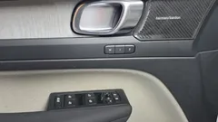 2023 Volvo XC40 B4 Ultimate Bright, белый — фото 17