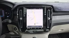 2023 Volvo XC40 B4 Ultimate Bright, белый — фото 19