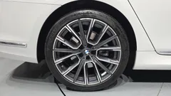 2022 BMW 7-Series 740i M Sport, белый — фото 5