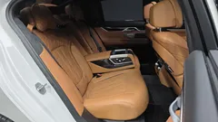 2022 BMW 7-Series 740i M Sport, белый — фото 16