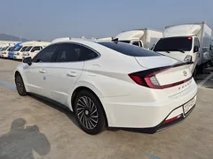 2023 Hyundai Sonata Premium Plus — фото 2
