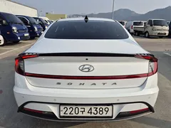 2023 Hyundai Sonata Premium Plus — фото 3