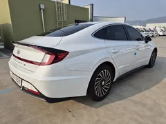 2023 Hyundai Sonata Premium Plus — фото 4