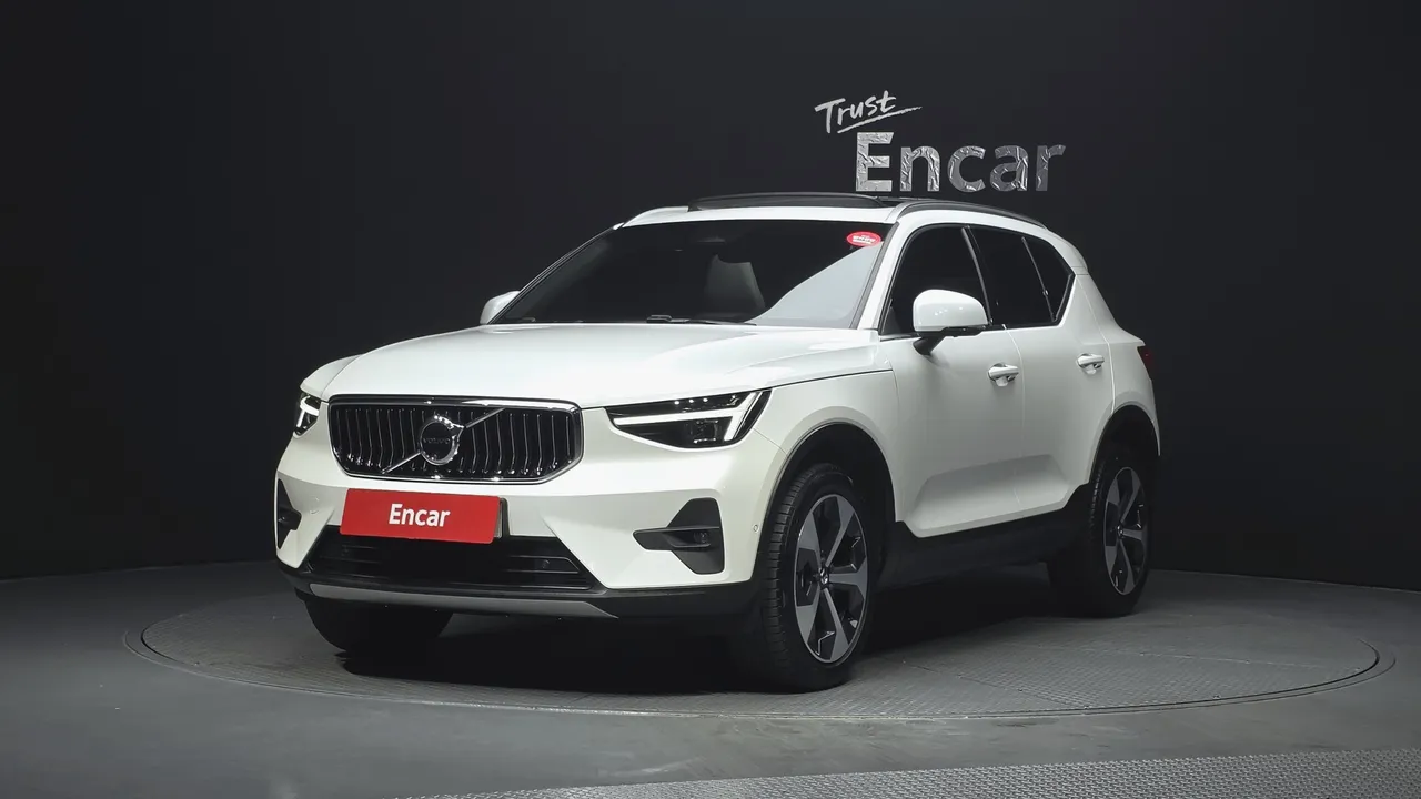2024 Volvo XC40 B4 Ultimate Bright
