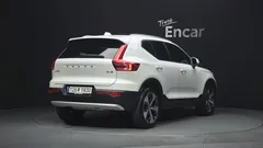 2024 Volvo XC40 B4 Ultimate Bright, белый — фото 2