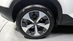 2024 Volvo XC40 B4 Ultimate Bright, белый — фото 5