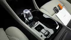 2024 Volvo XC40 B4 Ultimate Bright, белый — фото 9