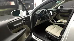 2024 Volvo XC40 B4 Ultimate Bright, белый — фото 10