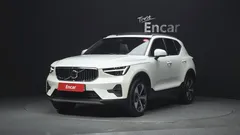 2024 Volvo XC40 B4 Ultimate Bright, белый — фото 11
