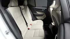 2024 Volvo XC40 B4 Ultimate Bright, белый — фото 15