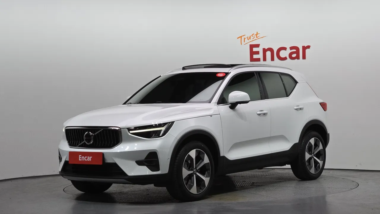 2023 Volvo XC40 B4 Ultimate Bright