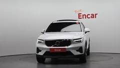 2023 Volvo XC40 B4 Ultimate Bright, белый — фото 3