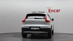 2023 Volvo XC40 B4 Ultimate Bright, белый — фото 4