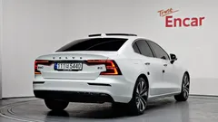 2024 Volvo S60 B5 Ultimate Bright, белый — фото 2