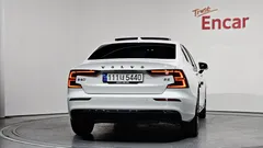 2024 Volvo S60 B5 Ultimate Bright, белый — фото 4