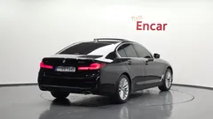 2022 BMW 5-Series 530i xDrive Luxury — фото 2