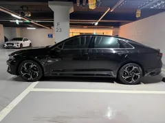 2024 Kia K5 Signature, чёрный — фото 3