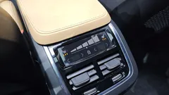 2021 Volvo XC90 B6 Inscription, светло-серебристый — фото 17