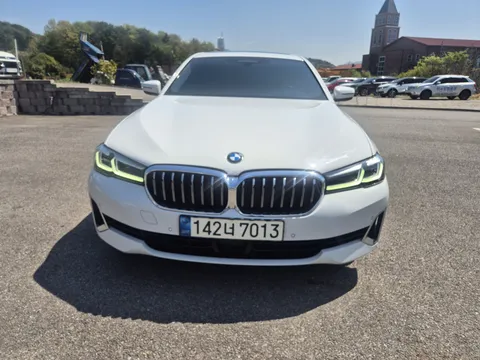 2022 BMW 5-Series 520i Luxury