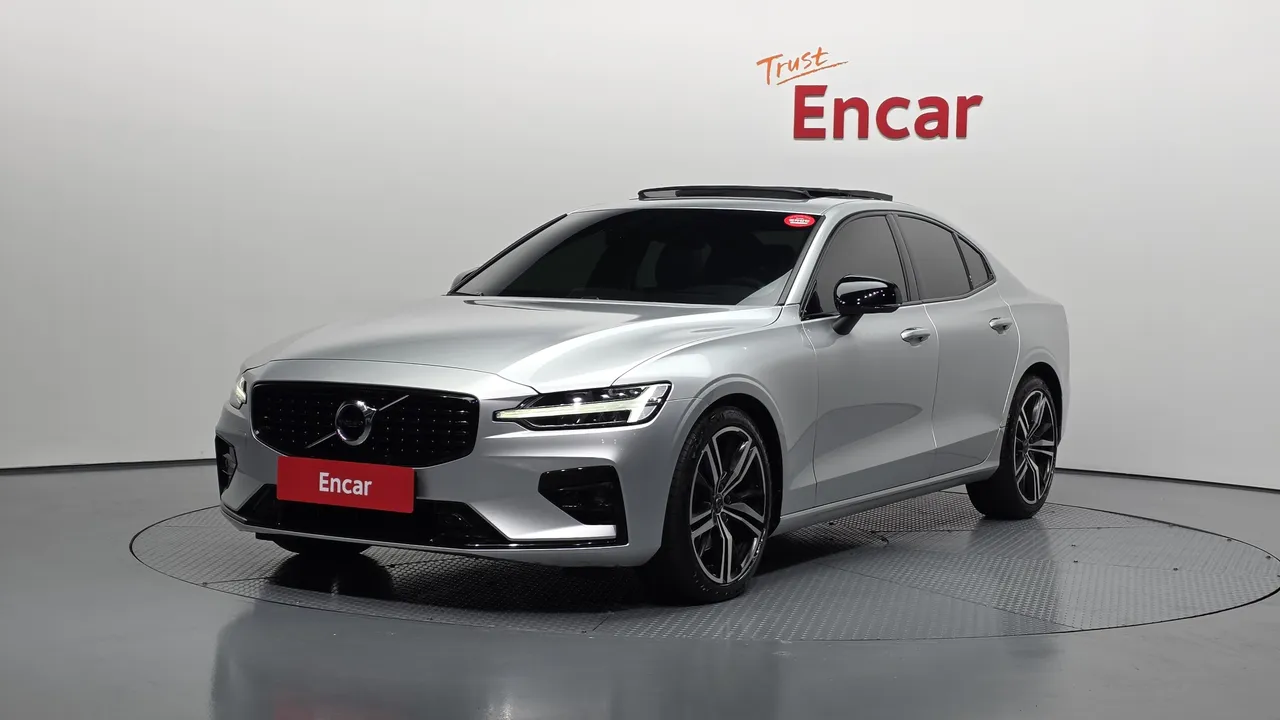2022 Volvo S60 B5 R-Design