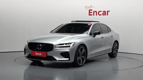 2022 Volvo S60 B5 R-Design