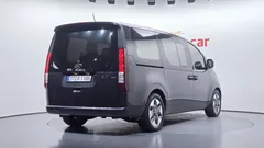 2022 Hyundai Staria 4WD Tourer 9-Seater — фото 2