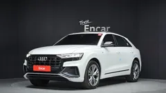 2022 Audi Q8 55 TFSI Quattro Premium, белый — фото 1