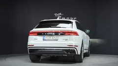 2022 Audi Q8 55 TFSI Quattro Premium, белый — фото 4