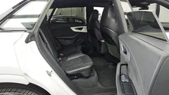 2022 Audi Q8 55 TFSI Quattro Premium, белый — фото 12