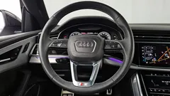 2022 Audi Q8 55 TFSI Quattro Premium, белый — фото 13