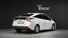2021 Toyota Prius 1.8, белый — фото 2