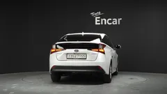 2021 Toyota Prius 1.8, белый — фото 4