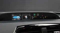 2021 Toyota Prius 1.8, белый — фото 8