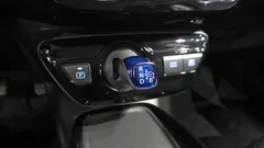 2021 Toyota Prius 1.8, белый — фото 9