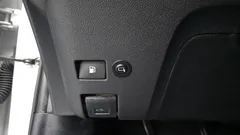 2021 Toyota Prius 1.8, белый — фото 19